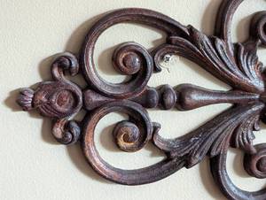 lot 187 image: Small Cast Iron Wall Decor