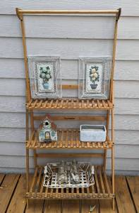lot 199 image: Vivosun Outdoor Plant Shelf and Decor