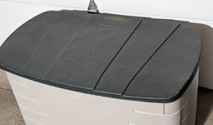 lot 249 image: Rubbermaid Outdoor Storage Container