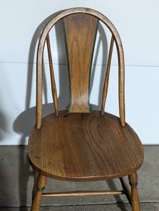 lot 266 image: Vintage Windsor Style Wood Chair