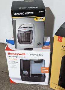 lot 272 image: Space Heaters and Humidifier