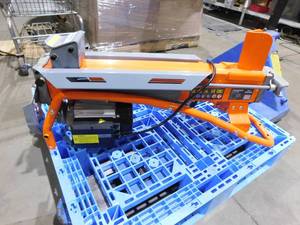 lot 4 image: YARDMAX 6.5-Ton 15 Amp Horizontal Electric Log Splitter