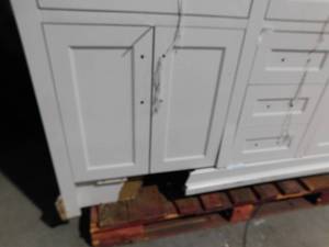 lot 26 image: 60 VANITY WITH DAMAGE TOP