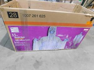 lot 40 image: 15 ft Giant PHANTOM Moonlight Magic LED