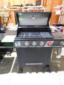 lot 71 image: Dyna-Glo 5-Burner Natural Gas Grill in Matte Black with TriVantage Multi-Functional Cooking System
