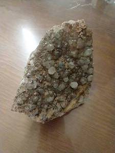 lot 7 image: Large Quartz Rock