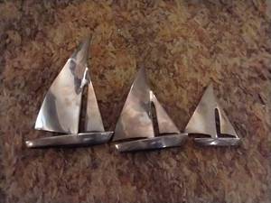 lot 28 image: (3) Brass Sailboats
