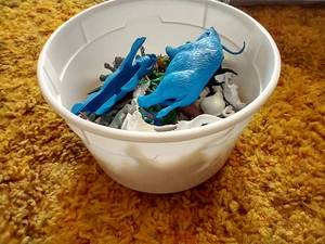lot 59 image: Bucket of Vintage Plastic Animals - Dinosaurs & Prehistoric