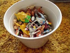 lot 60 image: Bucket of Cartoon Toys - California Raisins, Lion King, Etc