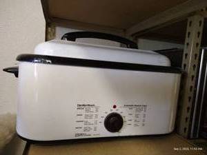lot 114 image: Hamilton Beach Roaster w Racks