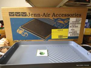 lot 115 image: NEW Thermalon Pan & Gas Grill Cover