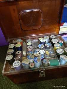 lot 185 image: Vintage Sewing Box of Threads