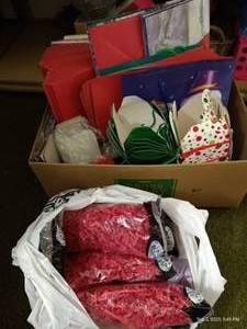 lot 192 image: Christmas Packing Lot