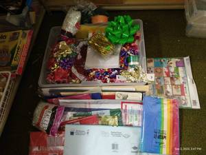 lot 193 image: Gift Wrapping Lot