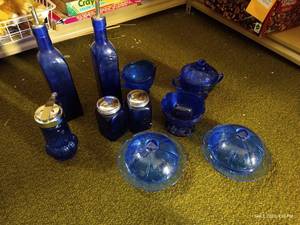 lot 204 image: Cobalt Blue Glass Kitchen Items