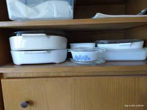 lot 313 image: Vintage Corning Ware and Anchor Bakeware