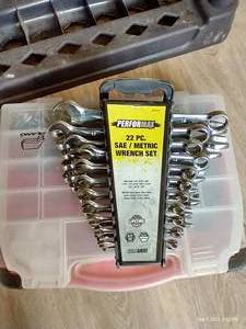 lot 325 image: Wrench Set & Organizer w Hardware Lot