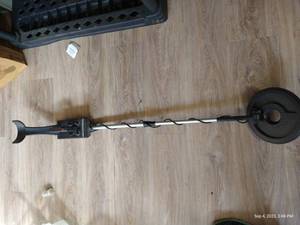 lot 331 image: Metal Detector