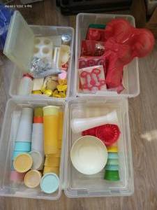 lot 332 image: Vintage Tupperware & Molds Lot
