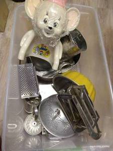 lot 341 image: Vintage Kitchen Lot