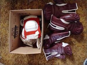 lot 366 image: Vintage Kids Boxing Gear