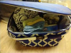 lot 379 image: Igloo Thermal Bags & New Kitchen Cloths