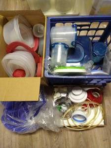 lot 384 image: Plastic Containers Sets