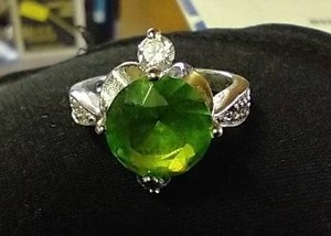 lot 240 image: Large Green Stone Ring
