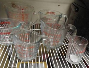 lot 250 image: Pyrex & Anchor Glass Measuring Cups