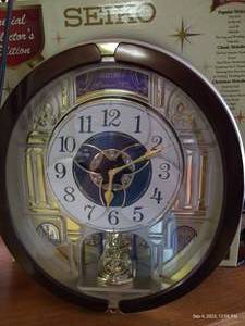 lot 256 image: Seiko Wall Clock w Box