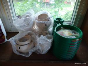 lot 288 image: Self Watering Pots & Watering Bases