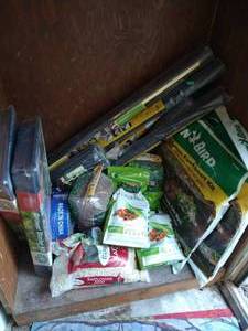 lot 290 image: Big Lot Garden Care Things