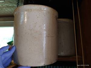 lot 295 image: Unmarked Vintage Crocks
