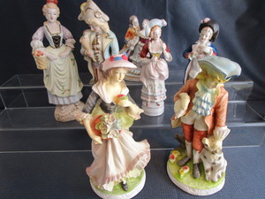 lot 23 image: Couples figurines with Occupied Jap...