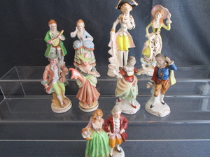lot 24 image: Figurines 8 to 10H with Occupied ...