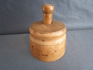 lot 27 image: Butter mold, vintage wooden...