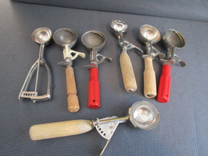 lot 28 image: Vintage ice cream scoop, Hamilton B...