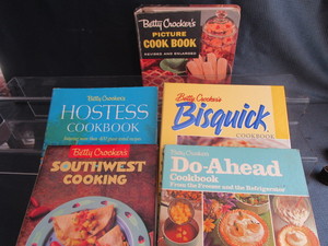 lot 38 image: Cook books Betty Crocker - Bisquic...