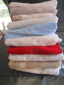lot 45 image: Bath towels, quantity 10...