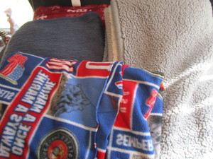 lot 46 image: Fleece blankets & Cuddl Duds & Bied...