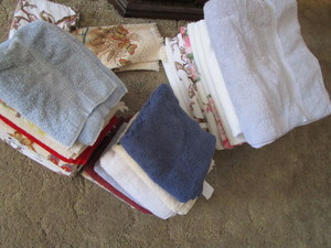 lot 50 image: Bath towels (9) and 21 hand towels...