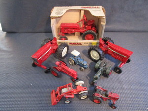 lot 77 image: Toy Tractors 116th, 143rd and 16...