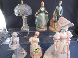 lot 80 image: Dresser lamp, 11 bookends, 13 cer...