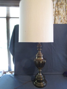lot 83 image: Brass table lamp, heavy 38H...