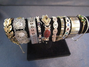 lot 89 image: Bracelets with Monet, filigree, Ita...