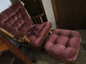 lot 17 image: Platform rocker & ottoman...