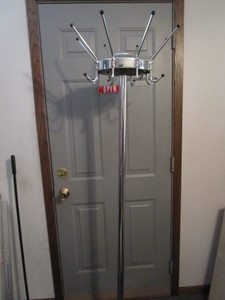 lot 106 image: Coat rack, chrome 8 hook 71H...