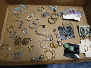 lot 120 image: Costume jewelry earrings with post...