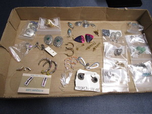 lot 121 image: Costume jewelry earrings with kach...