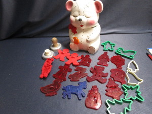 lot 126 image: Cookie cutters with vintage, twenty...